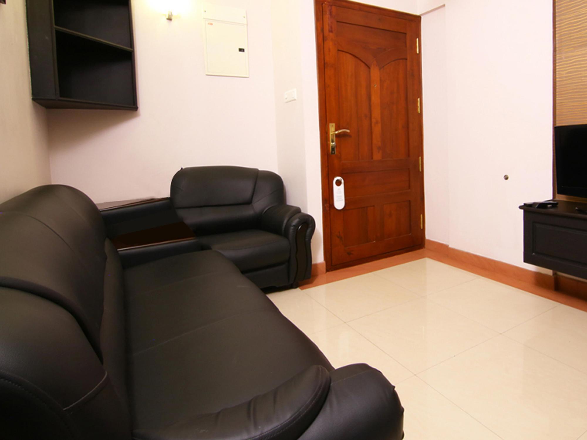 Atlas Airport Hotel Apartment Недумбассери Экстерьер фото