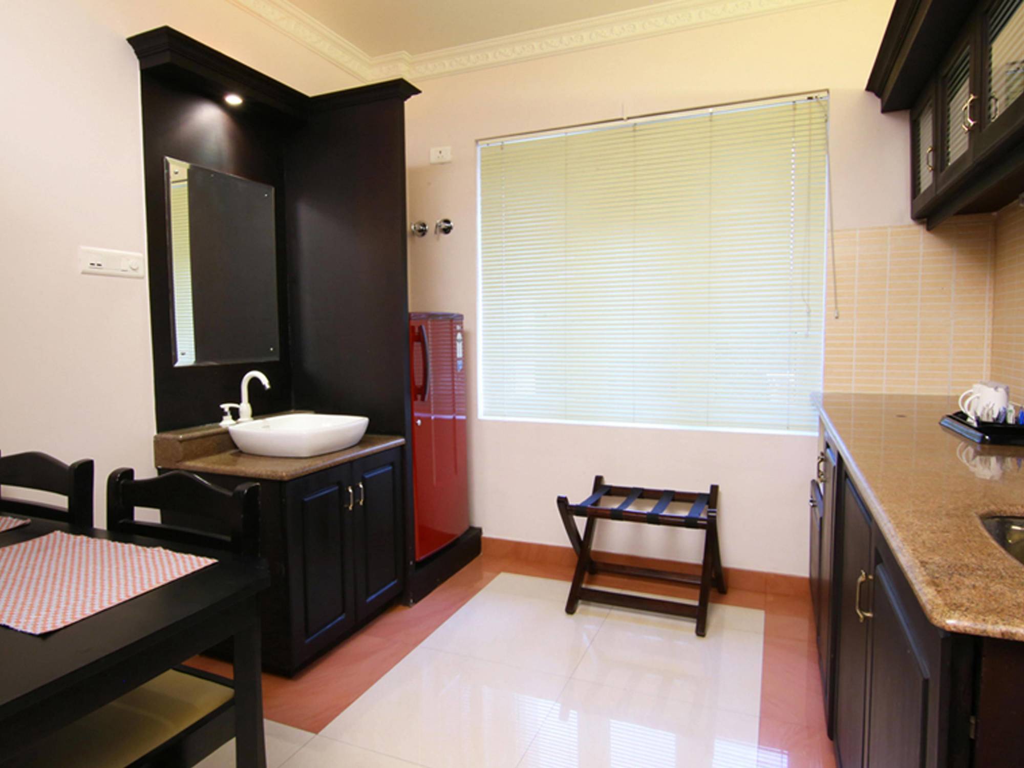 Atlas Airport Hotel Apartment Недумбассери Экстерьер фото