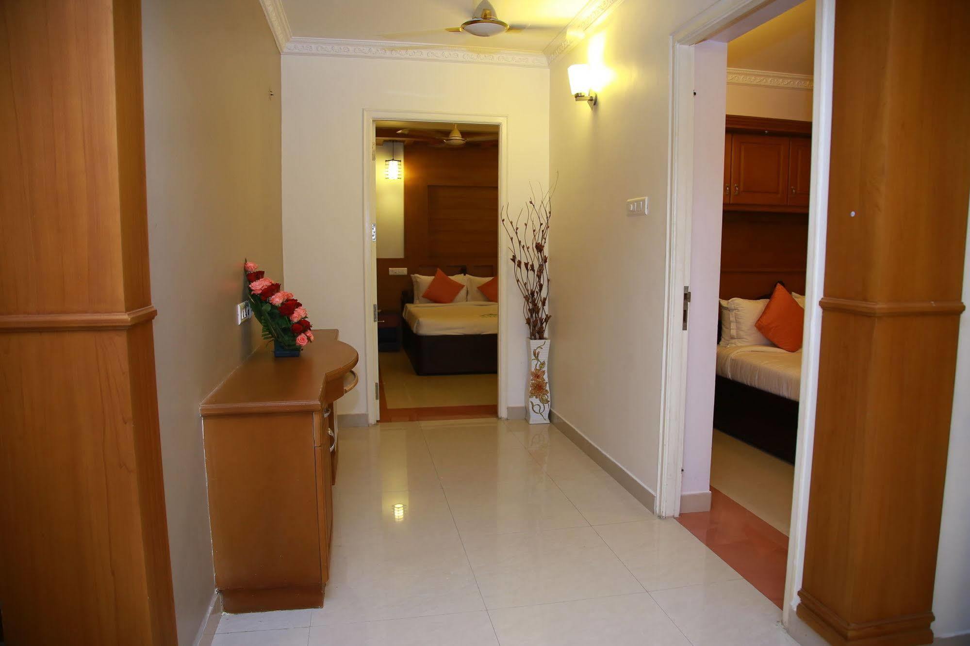 Atlas Airport Hotel Apartment Недумбассери Экстерьер фото
