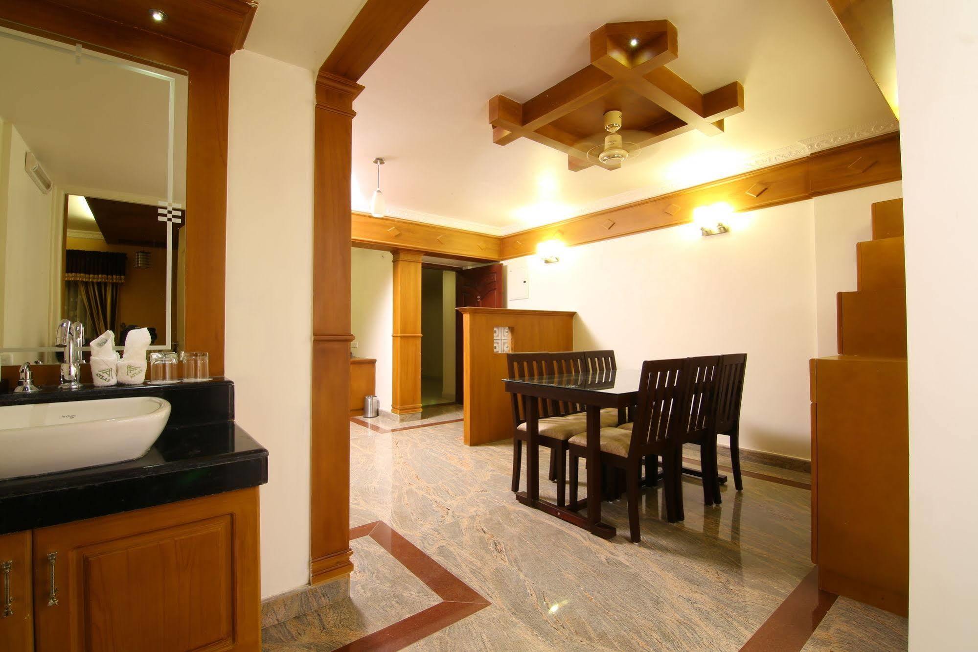 Atlas Airport Hotel Apartment Недумбассери Экстерьер фото