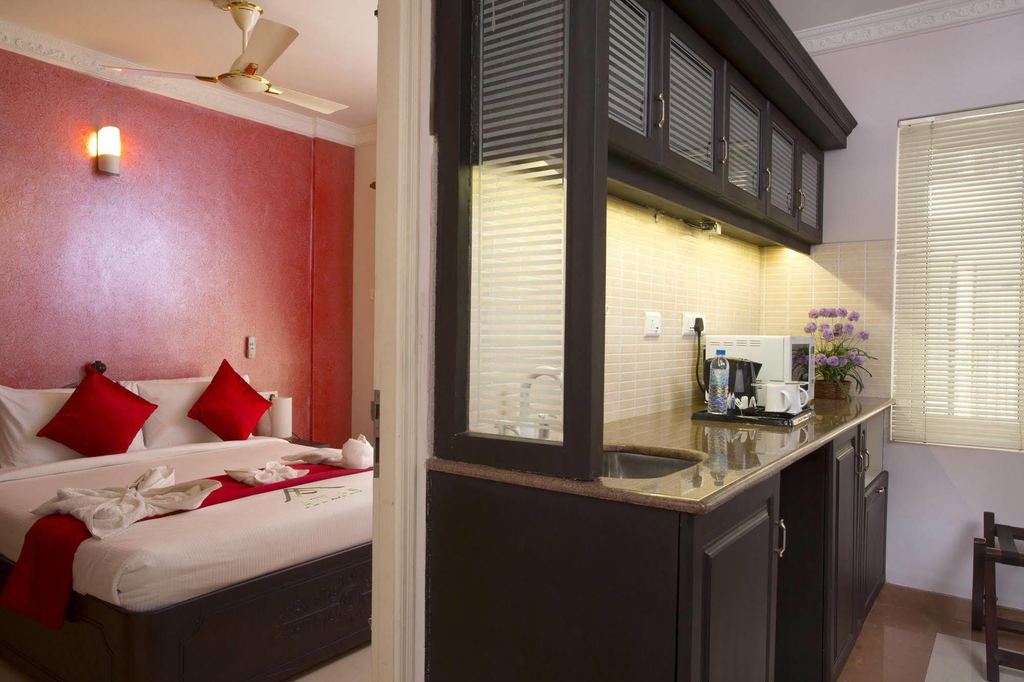 Atlas Airport Hotel Apartment Недумбассери Экстерьер фото