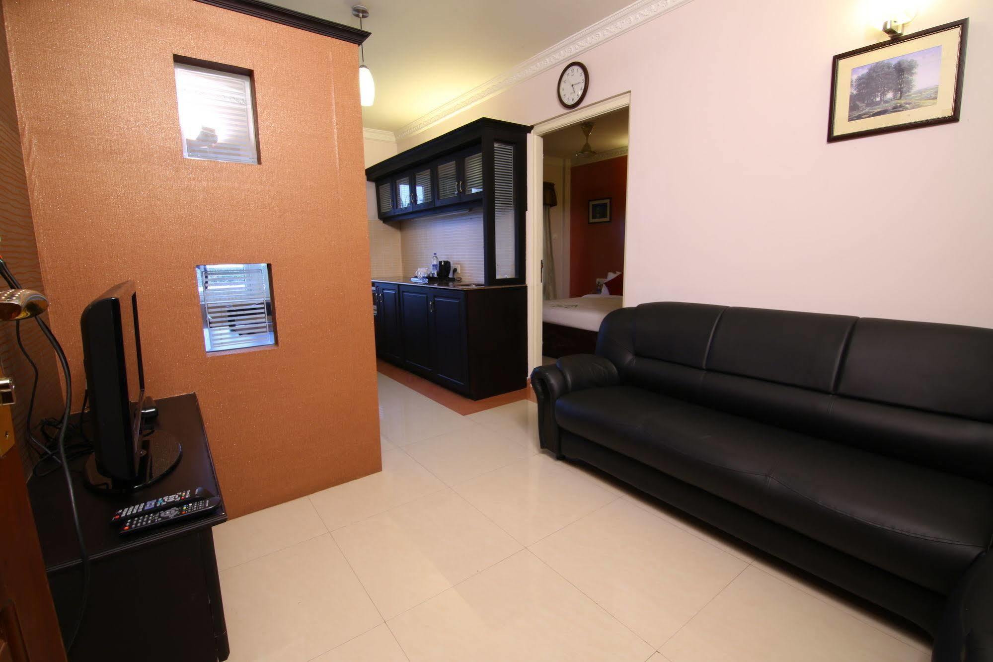 Atlas Airport Hotel Apartment Недумбассери Экстерьер фото