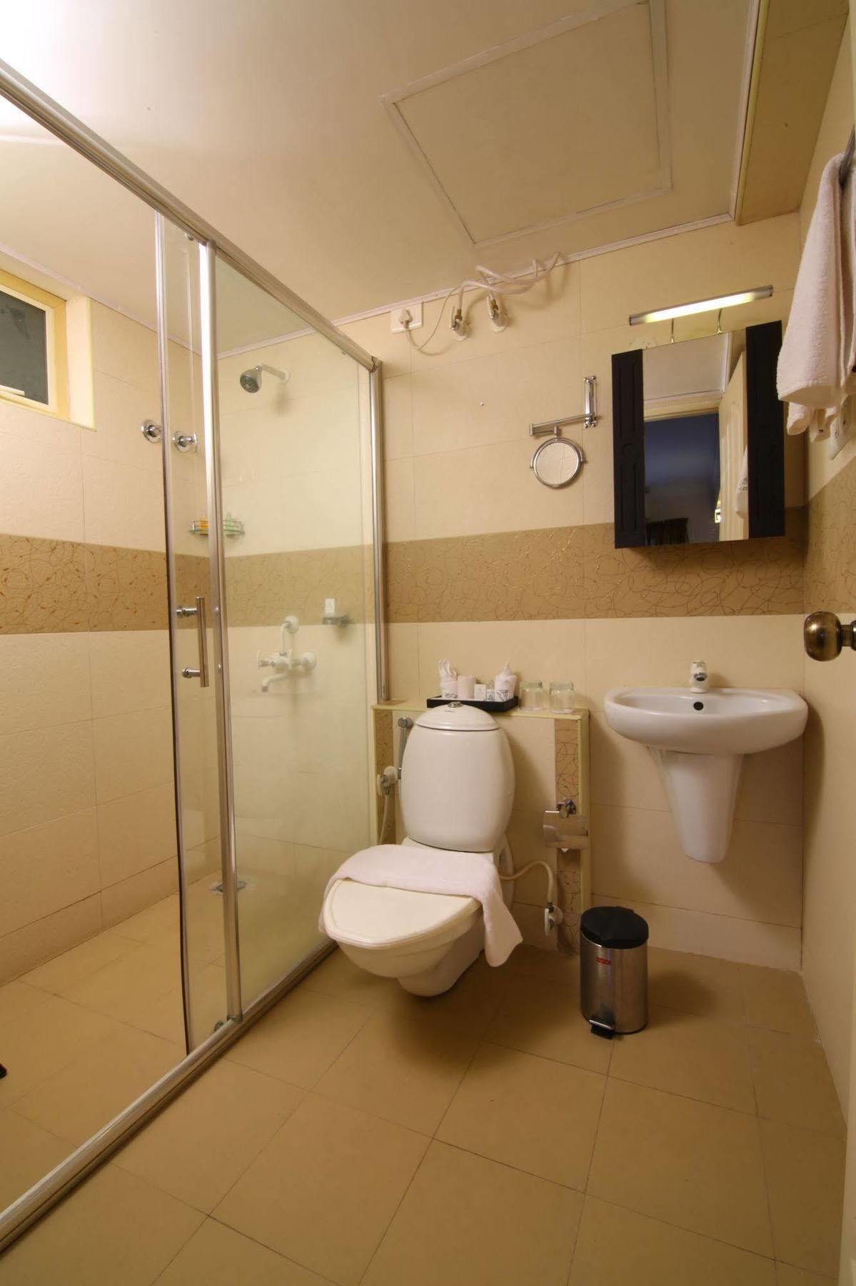 Atlas Airport Hotel Apartment Недумбассери Экстерьер фото