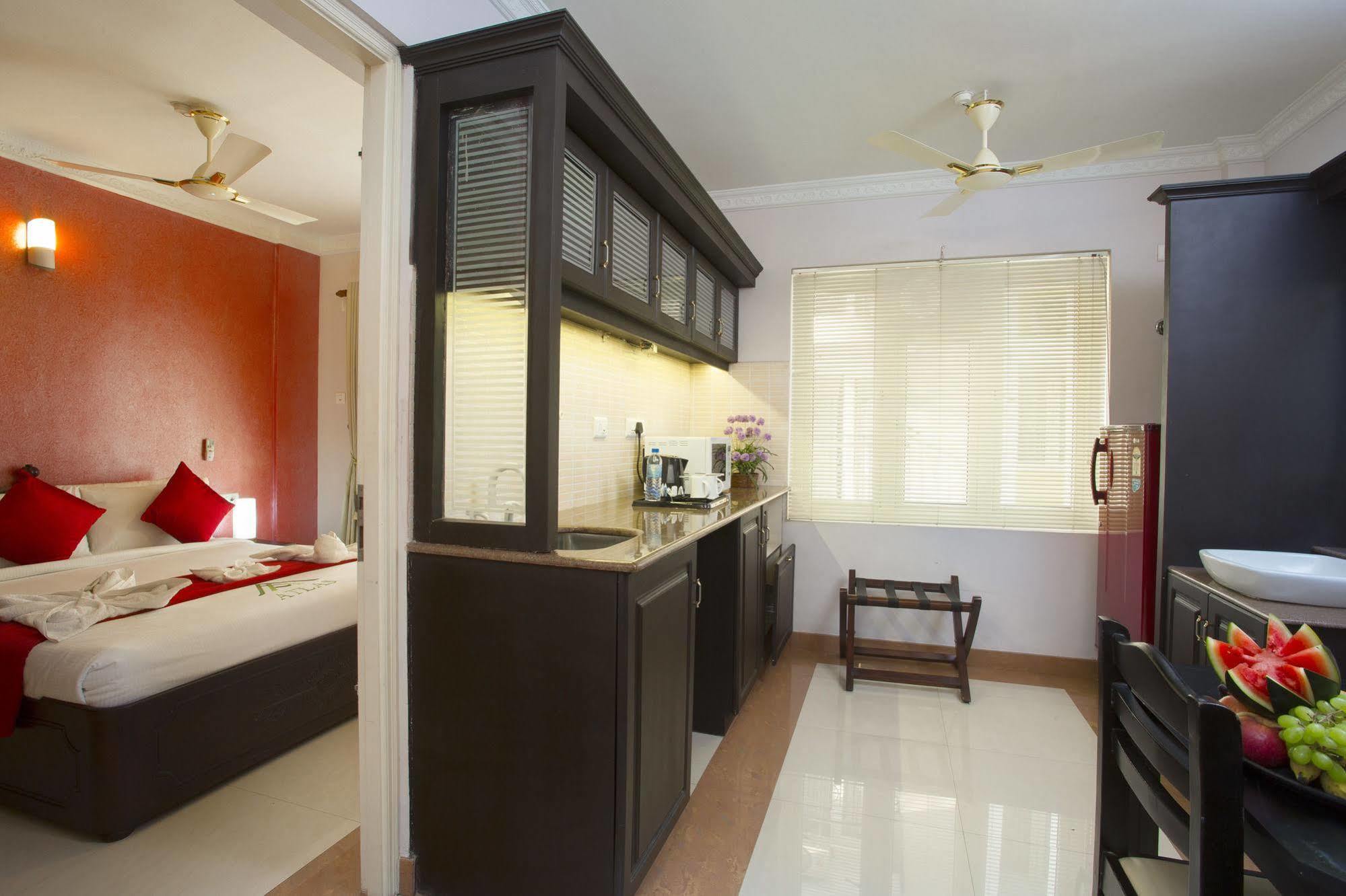 Atlas Airport Hotel Apartment Недумбассери Экстерьер фото