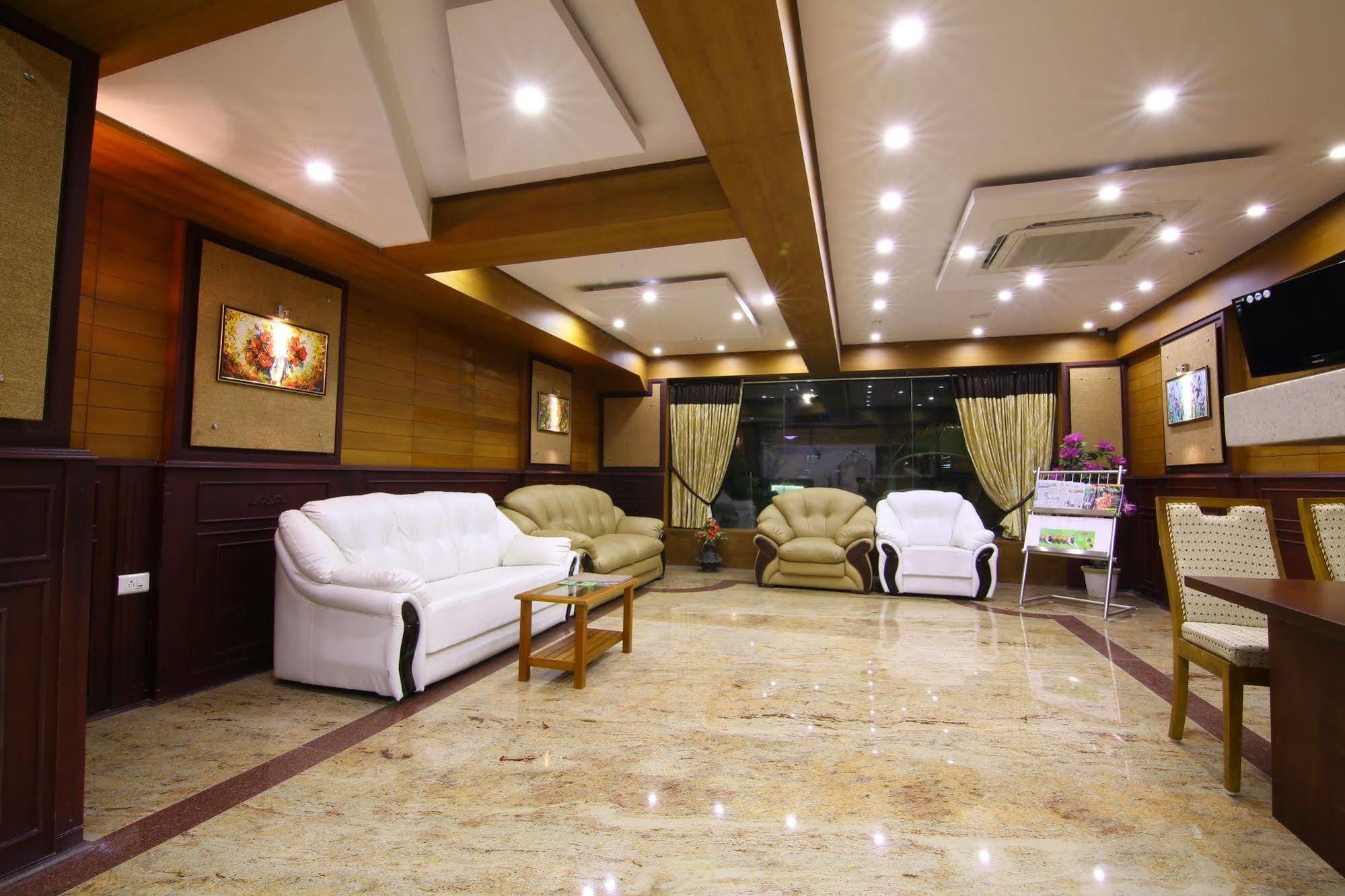 Atlas Airport Hotel Apartment Недумбассери Экстерьер фото