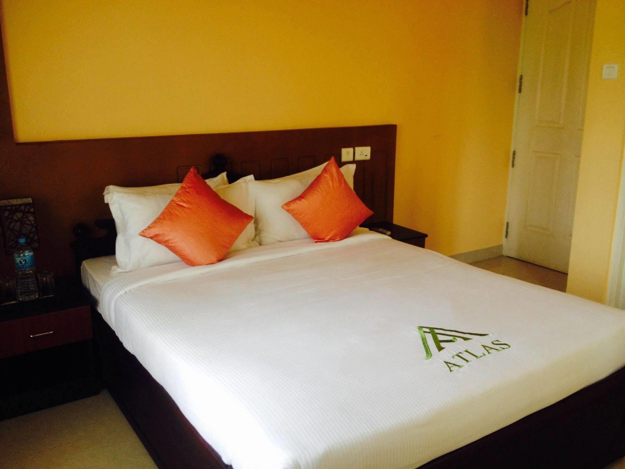 Atlas Airport Hotel Apartment Недумбассери Экстерьер фото