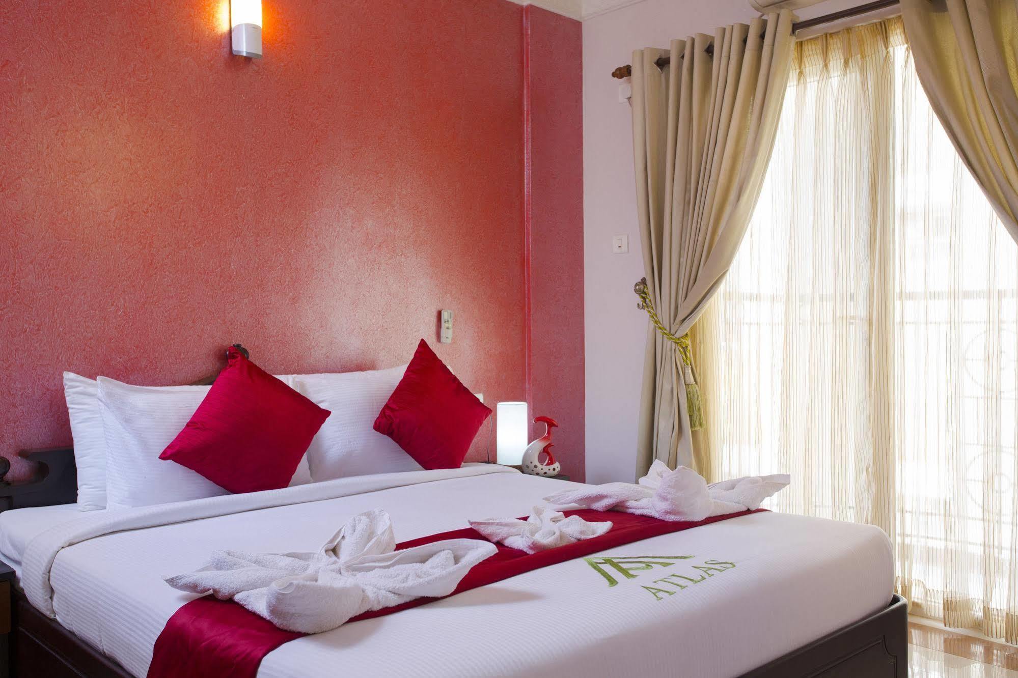 Atlas Airport Hotel Apartment Недумбассери Экстерьер фото